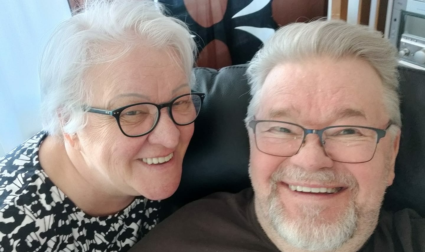 Haapaset ja laulavat siskokset Satu ja Sari Su 25.4. klo 14.00